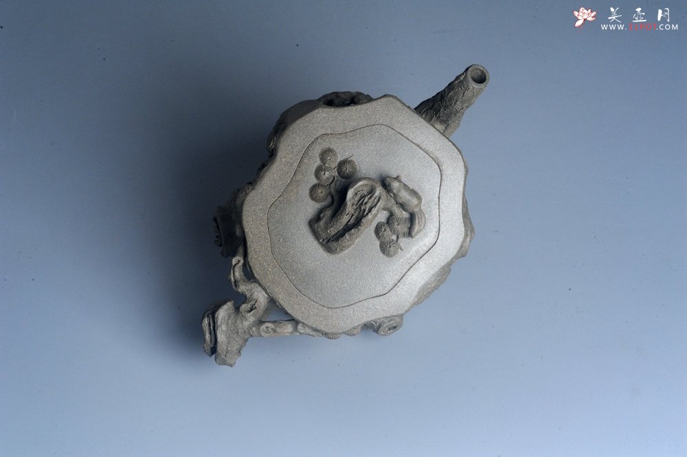 紫砂壶图片：潜力股赵老师 全手工青段松桩壶 松鼠跃然壶盖特有趣 肌理丰富 期待与您结缘 - 美壶网