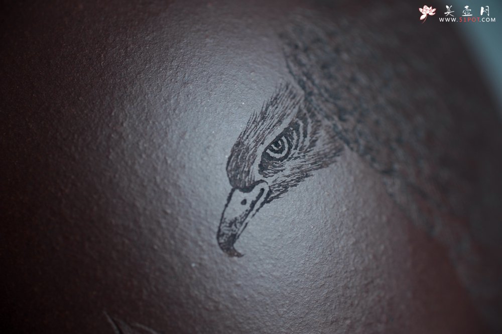 紫砂壶图片：实力派工艺师文砂苑堂主周斌 优质底槽青全手工精工秦权壶 鹰击长空 志在千里 - 美壶网