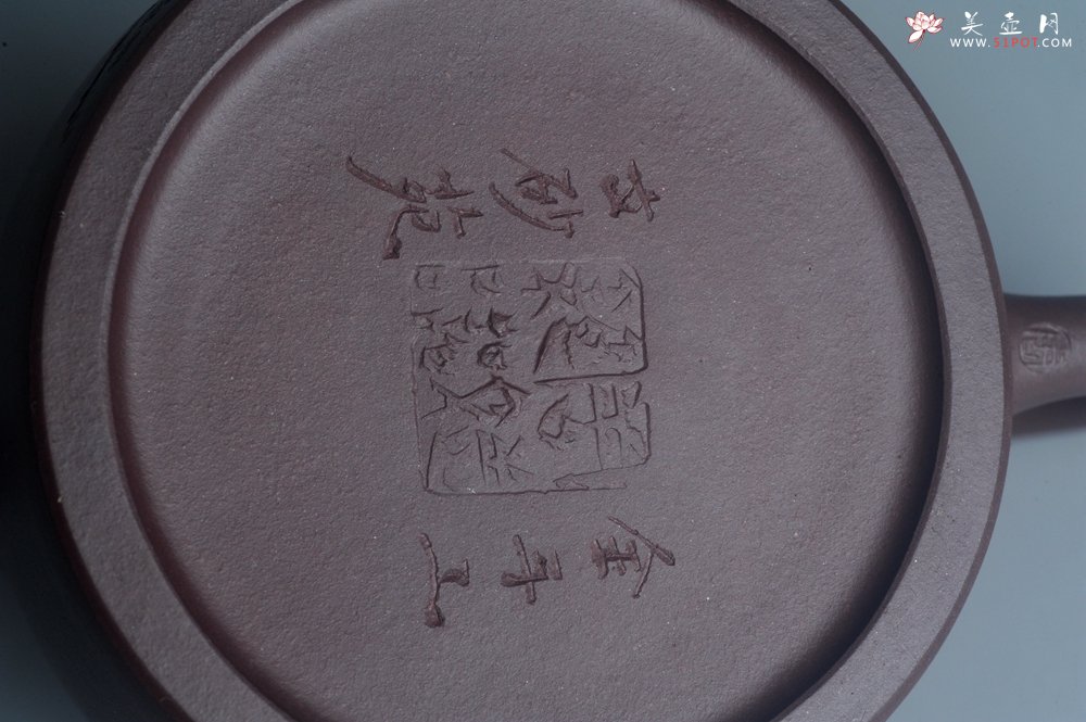 紫砂壶图片：实力派工艺师文砂苑堂主周斌 优质底槽青全手工精工秦权壶 鹰击长空 志在千里 - 美壶网