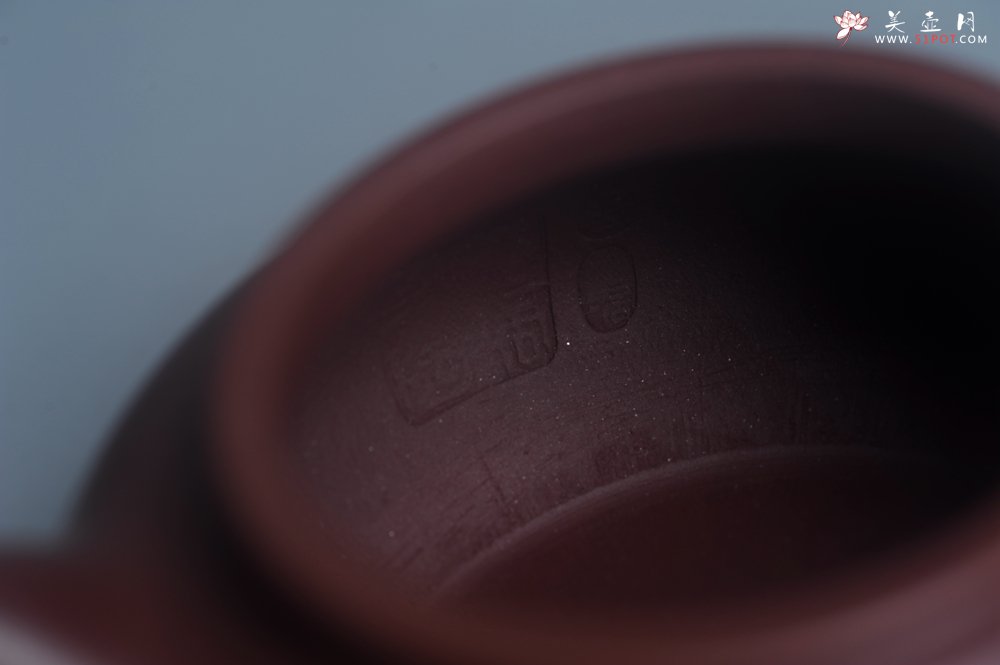 紫砂壶图片：潜力股周小培老师 4号井深井红皮龙 超精致全手工仿古壶 做工不输万元同类作品 - 美壶网