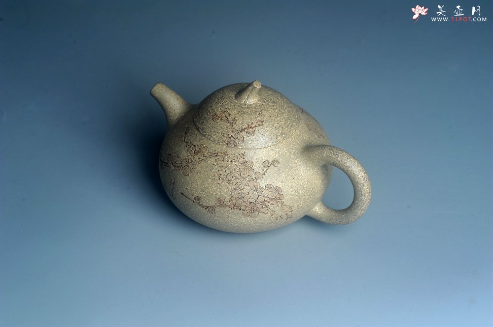 紫砂壶图片：实力派工艺师周斌 极品芝麻段泥 全手工茄瓜壶 装饰墨梅特文气 - 美壶网