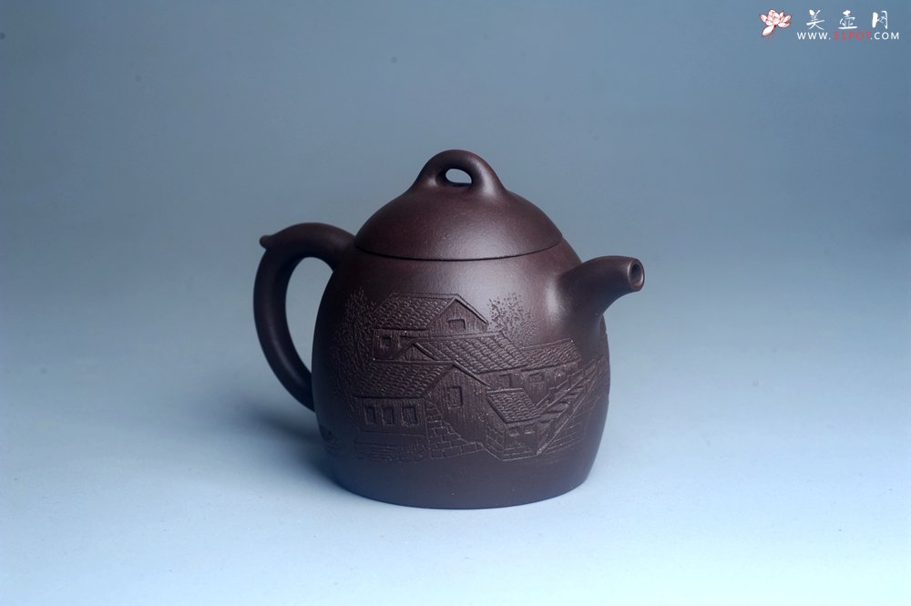 紫砂壶图片：美壶特惠 超精致老紫泥秦权壶 立体雕刻山水 特文气 - 美壶网