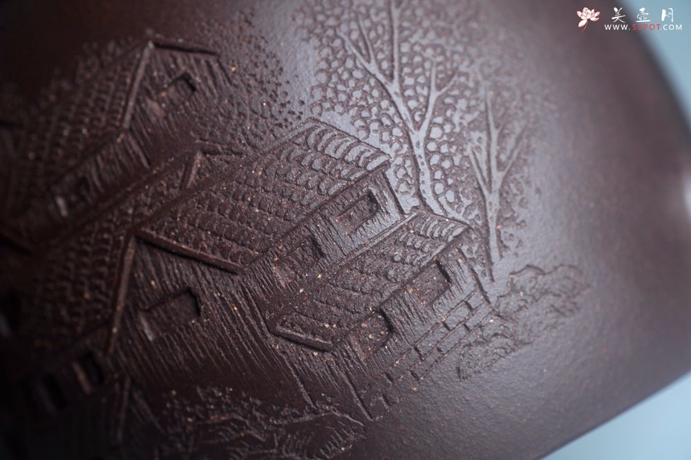 紫砂壶图片：美壶特惠 超精致老紫泥秦权壶 立体雕刻山水 特文气 - 美壶网