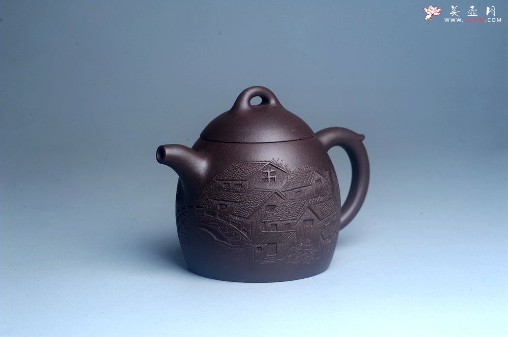 紫砂壶图片：美壶特惠 超精致老紫泥秦权壶 立体雕刻山水 特文气 - 美壶网