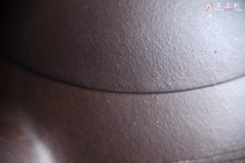 紫砂壶图片：美壶特惠 超精致老紫泥秦权壶 立体雕刻山水 特文气 - 美壶网