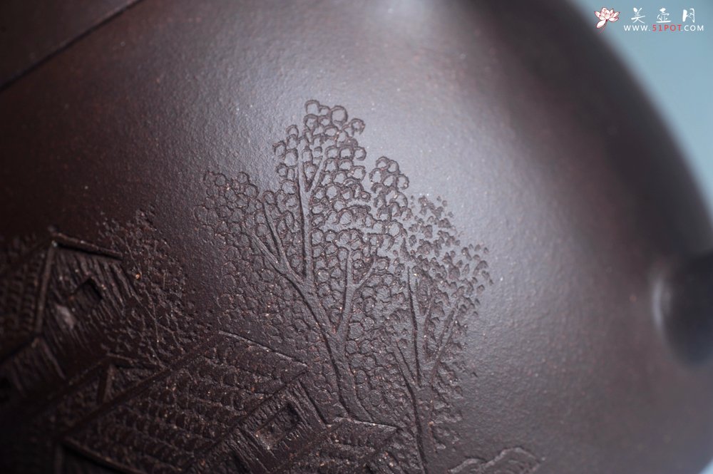 紫砂壶图片：美壶特惠 超精致老紫泥秦权壶 立体雕刻山水 特文气 - 美壶网