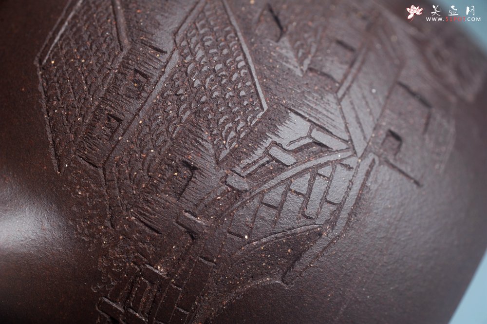 紫砂壶图片：美壶特惠 超精致老紫泥秦权壶 立体雕刻山水 特文气 - 美壶网