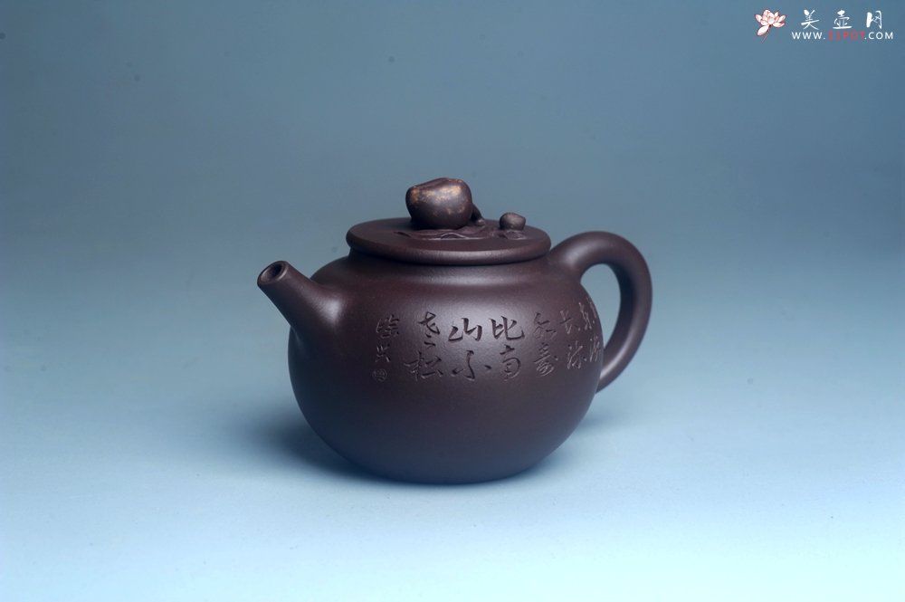 紫砂壶图片：实力派工艺师周斌优质底槽清全手工精工 原创寿桃壶 陶兴双刀装饰 福如东海长流水 寿比南山不老松 特文 - 美壶网
