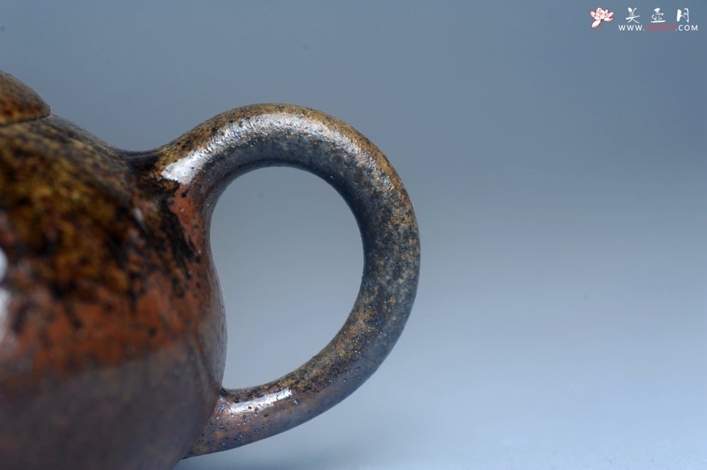 紫砂壶图片：美壶特惠 精致柴烧芝麻段泥半月壶 柴烧之佳品 - 美壶网