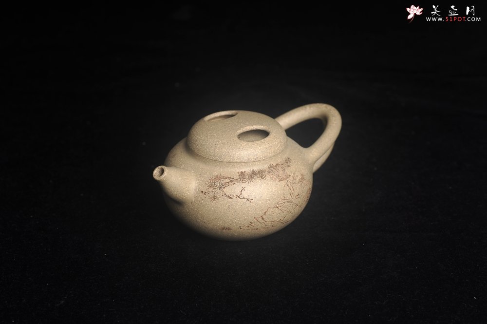 紫砂壶图片：实力派工艺师周斌 极品芝麻段泥 原创全手工牛韵壶 松涛烹雪醒诗梦 竹院浮烟荡俗尘 - 美壶网