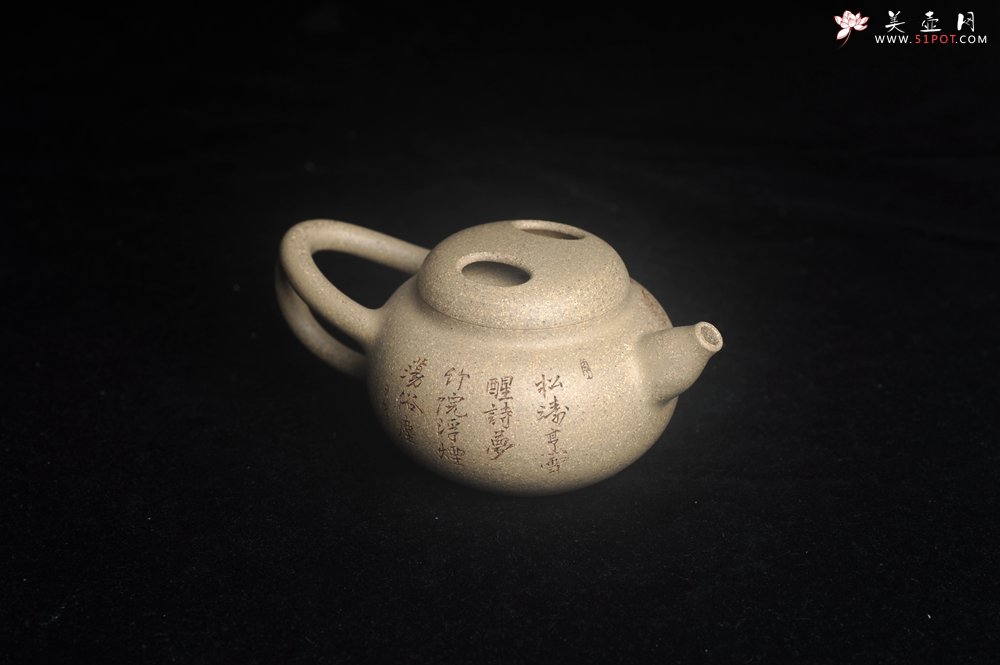 紫砂壶图片：实力派工艺师周斌 极品芝麻段泥 原创全手工牛韵壶 松涛烹雪醒诗梦 竹院浮烟荡俗尘 - 美壶网