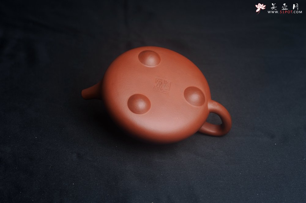 紫砂壶图片：潜力股周小培老师 老师家藏黄龙山一号井小红泥 全手工曼生石瓢 不肥而坚是以永年 - 美壶网