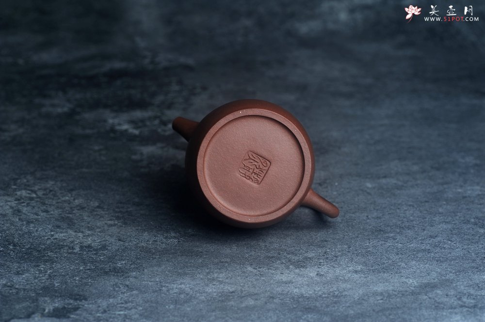 紫砂壶图片：美壶特惠 精致黑星红拼紫泥（家藏限量）高帽巨轮壶 球孔出水爽利 茶人醉爱 - 美壶网