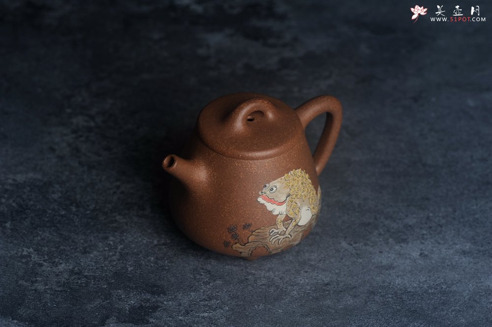 紫砂壶图片：美壶特惠 潜力股王静然 精致老段泥高石瓢 泥绘金蟾 特文气 - 美壶网