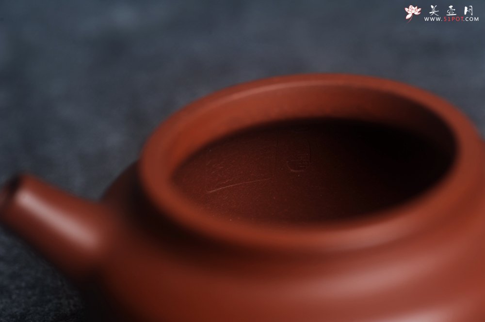 紫砂壶图片：油润老清水泥全手工小品德中壶 特实用文气 - 美壶网