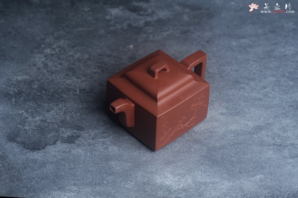 紫砂壶图片：全手工优质紫红泥精致亚明四方壶 装饰枯枝鸟图 特文气 - 美壶网