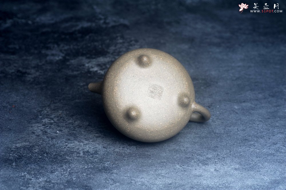 紫砂壶图片：美壶特惠 美壶网特供限量极品高温四号井老青段 精工乳瓢茶壶 装饰清供图 特文气 - 美壶网