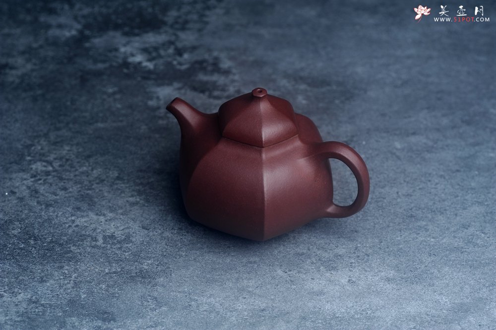 紫砂壶图片：美壶特惠 潜力股凌晨老师 精致全手工枣红泥六方乳鼎茶壶 - 美壶网