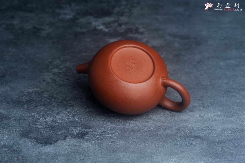 紫砂壶图片：王老师新品 美壶特惠 全手工红降坡玉帽水平壶 大口实用 特文气 - 美壶网