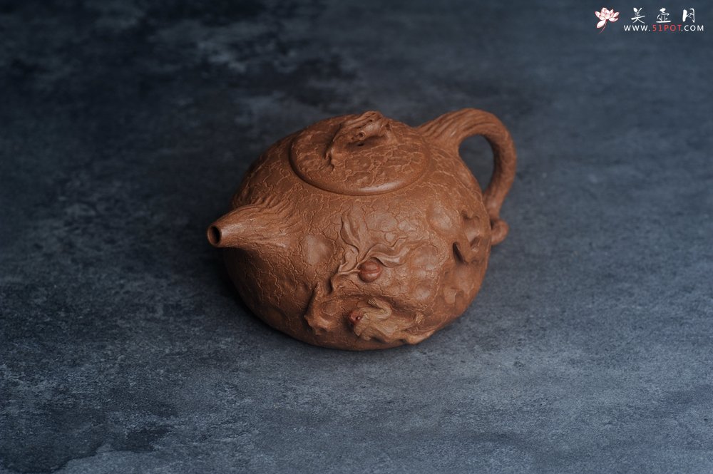 紫砂壶图片：潜力股董静老师精品全手金猴献寿供春壶 - 美壶网