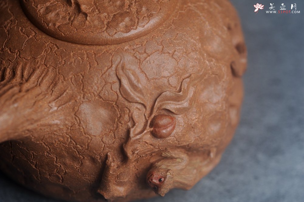 紫砂壶图片：潜力股董静老师精品全手金猴献寿供春壶 - 美壶网