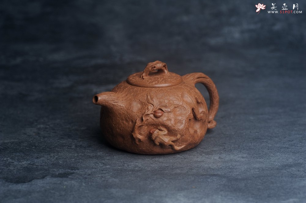 紫砂壶图片：潜力股董静老师精品全手金猴献寿供春壶 - 美壶网