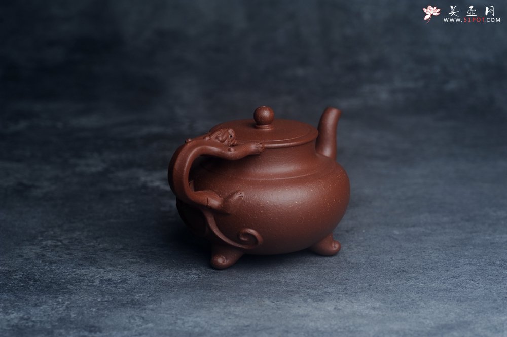 紫砂壶图片：美壶特惠 精致红降坡泥螭龙茶壶 - 美壶网