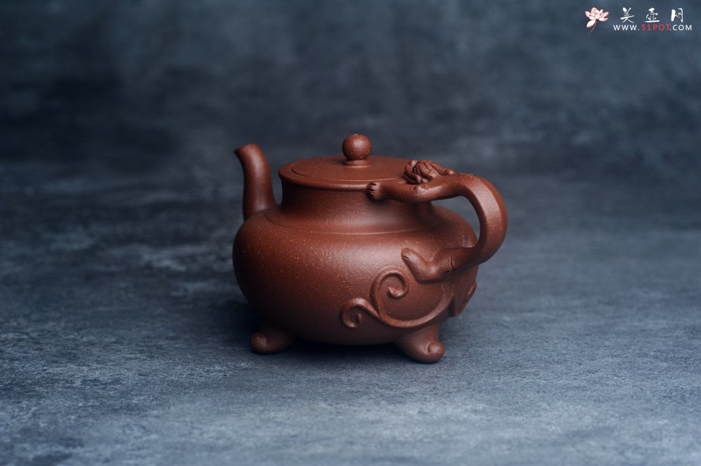 紫砂壶图片：美壶特惠 精致红降坡泥螭龙茶壶 - 美壶网