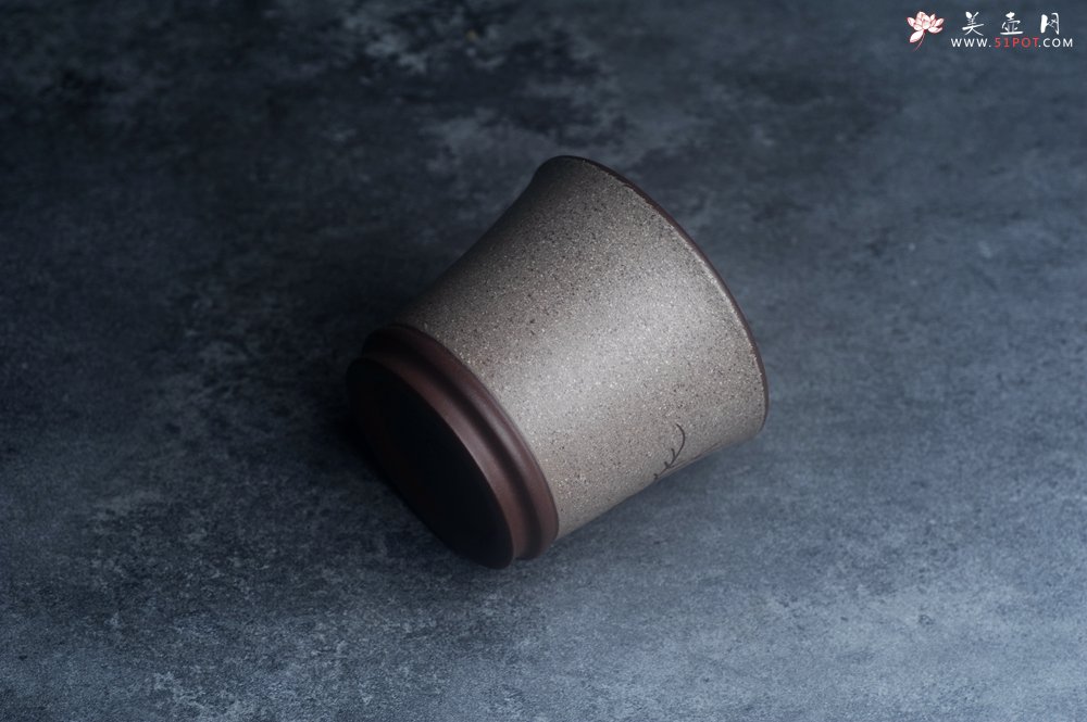 紫砂壶图片：美美杯特惠 精致花鸟紫泥粉青灰段泥主人杯 特文气 - 美壶网