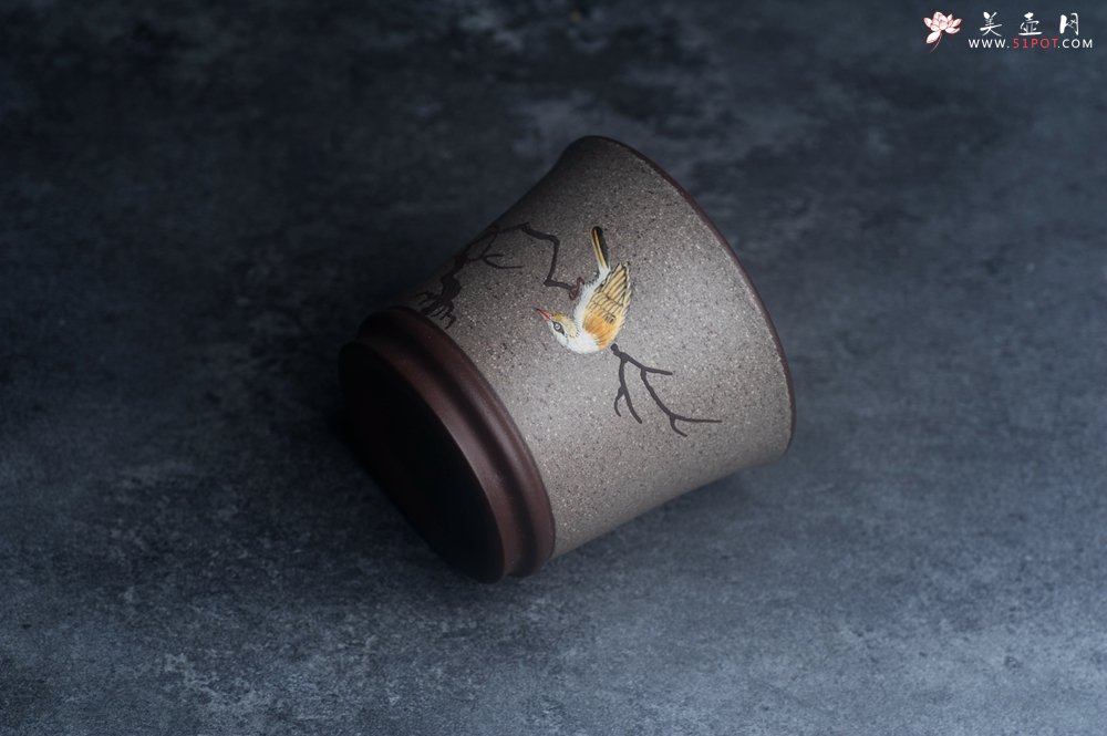 紫砂壶图片：美美杯特惠 精致花鸟紫泥粉青灰段泥主人杯 特文气 - 美壶网