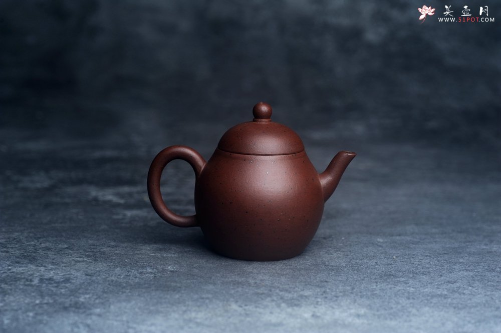 紫砂壶图片：美壶特惠 90年代铁砂老紫泥传统老工艺摹古打造 油性十足 铁质丰富 手工摹古梨形壶 独孔 已加过滤网 - 美壶网