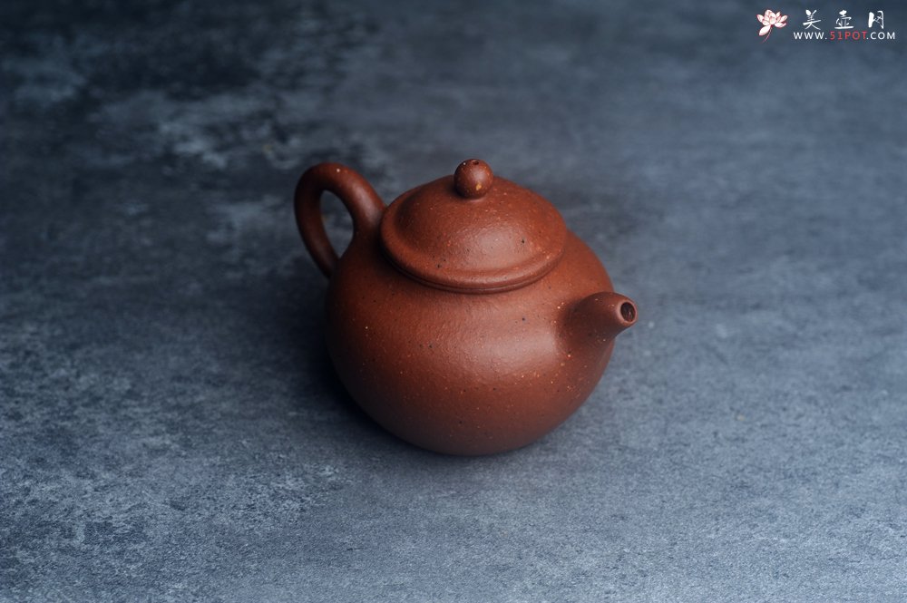 紫砂壶图片：美壶特惠 90年代老料传统老工艺摹古打造 油性十足 铁质丰富 手工摹古莲子壶 独孔 已加过滤网 - 美壶网
