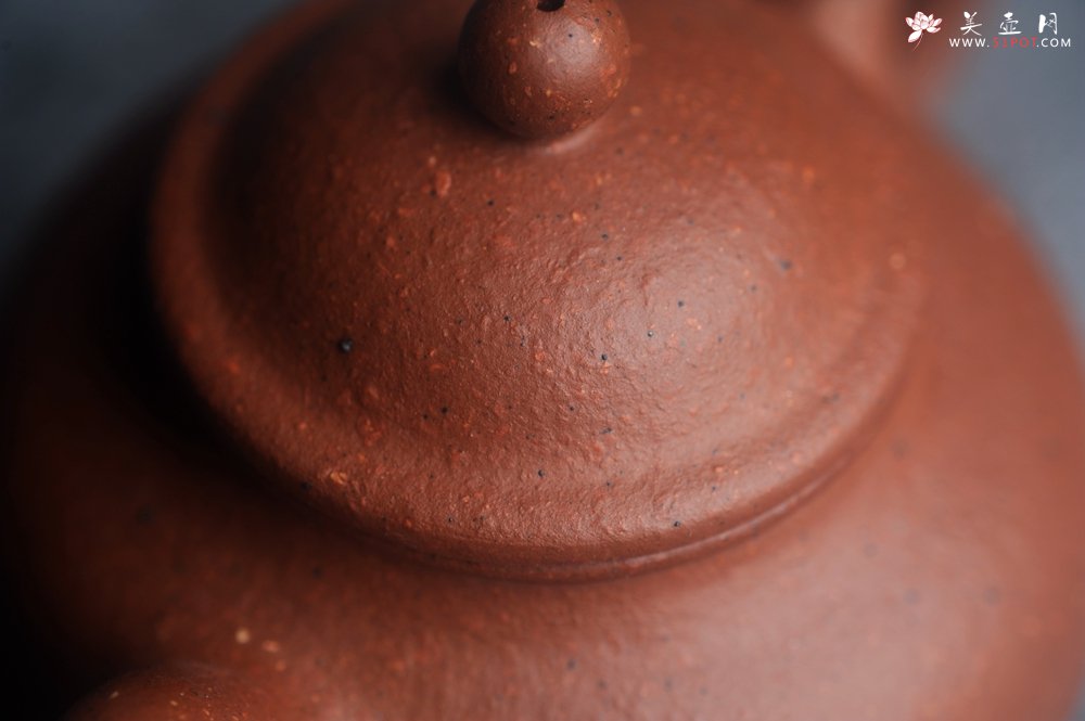 紫砂壶图片：美壶特惠 90年代老料传统老工艺摹古打造 油性十足 铁质丰富 手工摹古莲子壶 独孔 已加过滤网 - 美壶网
