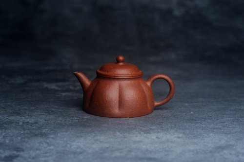 美壶定制老师紫砂壶 美壶特惠 90年代老料传统老工艺摹古打造 油性十足 铁质丰富 手工摹古菊瓣壶 独孔 已加过滤网 原矿朱泥