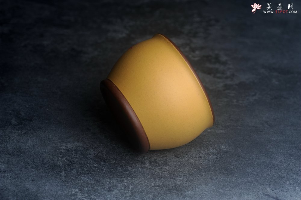 紫砂壶图片：美美杯特惠 精致花鸟紫砂杯 紫泥粉黄金段泥主人杯 茶杯 特文气 - 美壶网