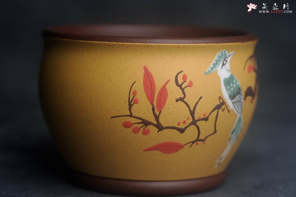 紫砂壶图片：美美杯特惠 精致花鸟紫砂杯 紫泥粉黄金段泥主人杯 茶杯 特文气 - 美壶网