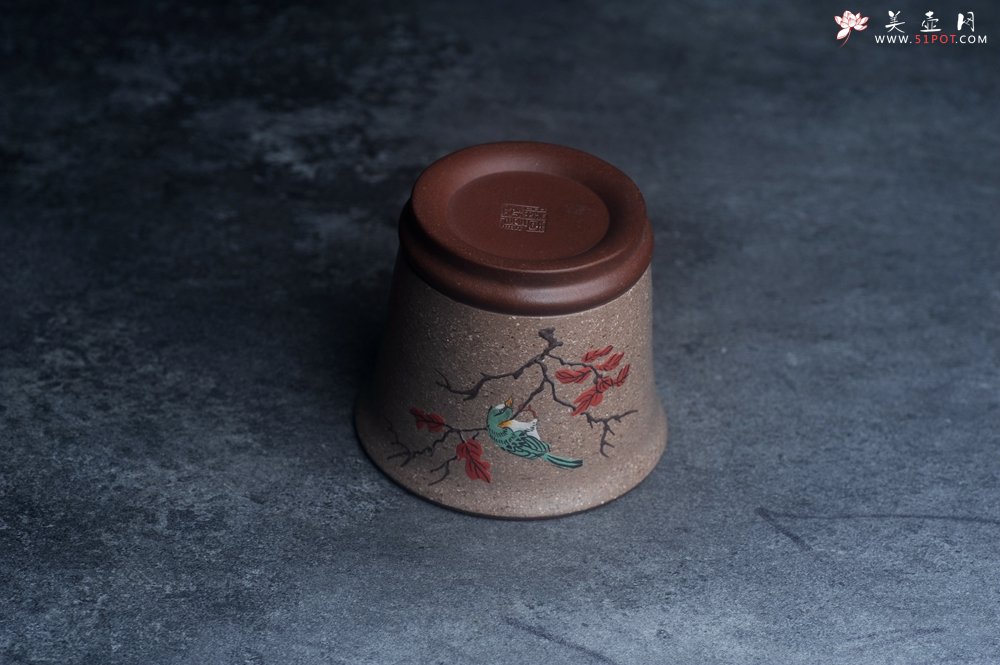 紫砂壶图片：美美杯特惠 精致花鸟紫泥粉黄金段泥主人杯 特文气 - 美壶网