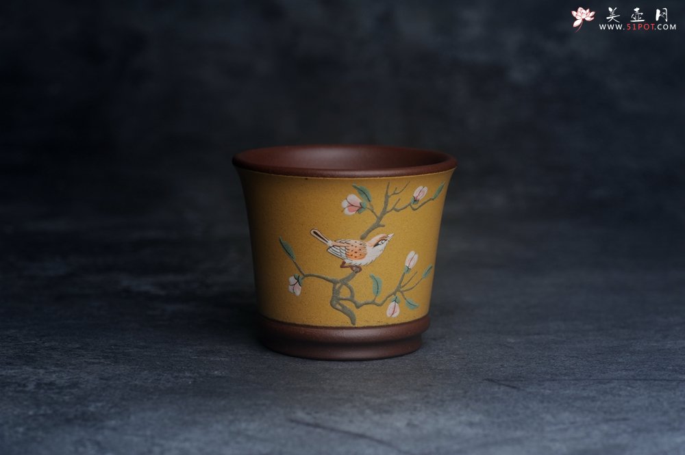 紫砂壶图片：美美杯特惠 精致花鸟紫砂杯 紫泥粉黄金段泥主人杯 茶杯 特文气 - 美壶网