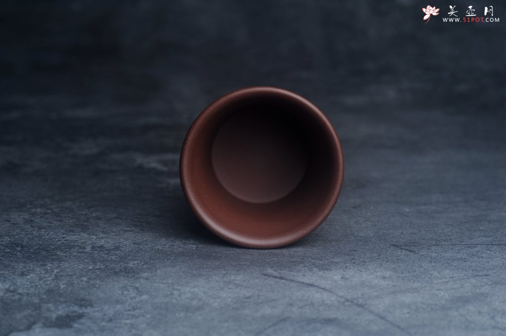 紫砂壶图片：美美杯特惠 精致花鸟紫砂杯 紫泥粉黄金段泥主人杯 茶杯 特文气 - 美壶网