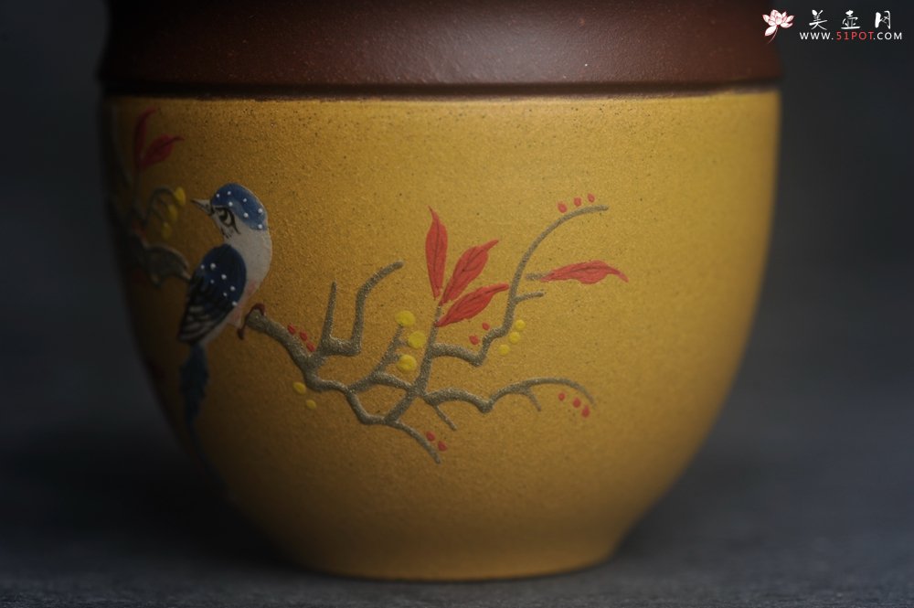 紫砂壶图片：美美杯特惠 精致花鸟紫砂杯 紫泥粉黄金段泥主人杯 茶杯 特文气 - 美壶网