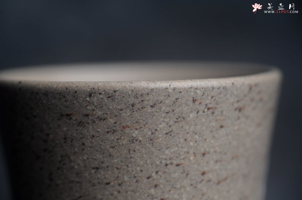 紫砂壶图片：美美杯特惠 精致雪花段泥白玉兰主人杯 - 美壶网