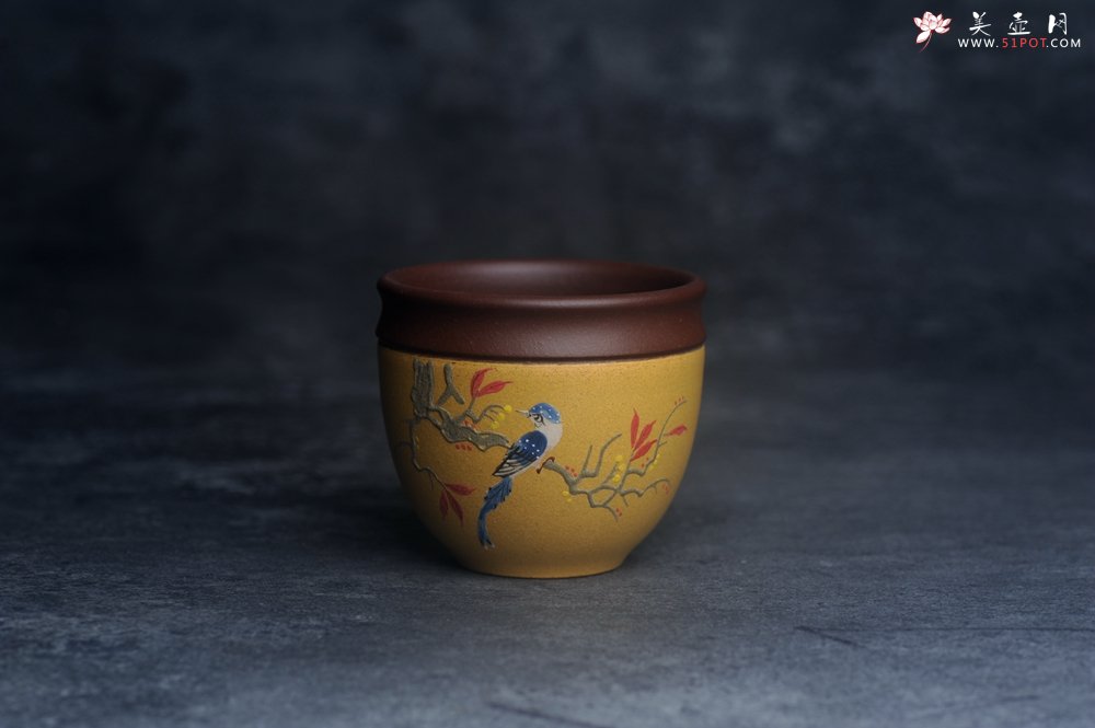 紫砂壶图片：美美杯特惠 精致花鸟紫砂杯 紫泥粉黄金段泥主人杯 茶杯 特文气 - 美壶网