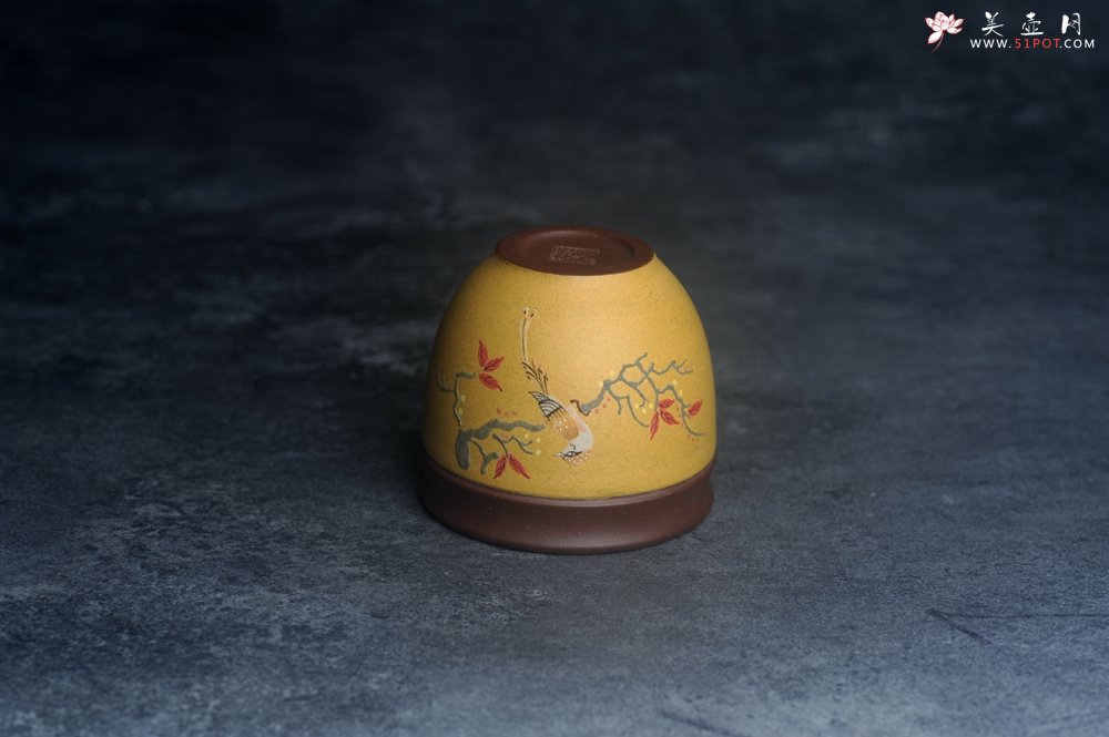 紫砂壶图片：美美杯特惠 精致花鸟紫砂杯 紫泥粉黄金段泥主人杯 茶杯 特文气 - 美壶网