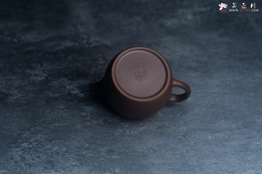 紫砂壶图片：美壶福利特惠 精致特好老紫泥秦权壶 刻竹子 特文气 - 美壶网