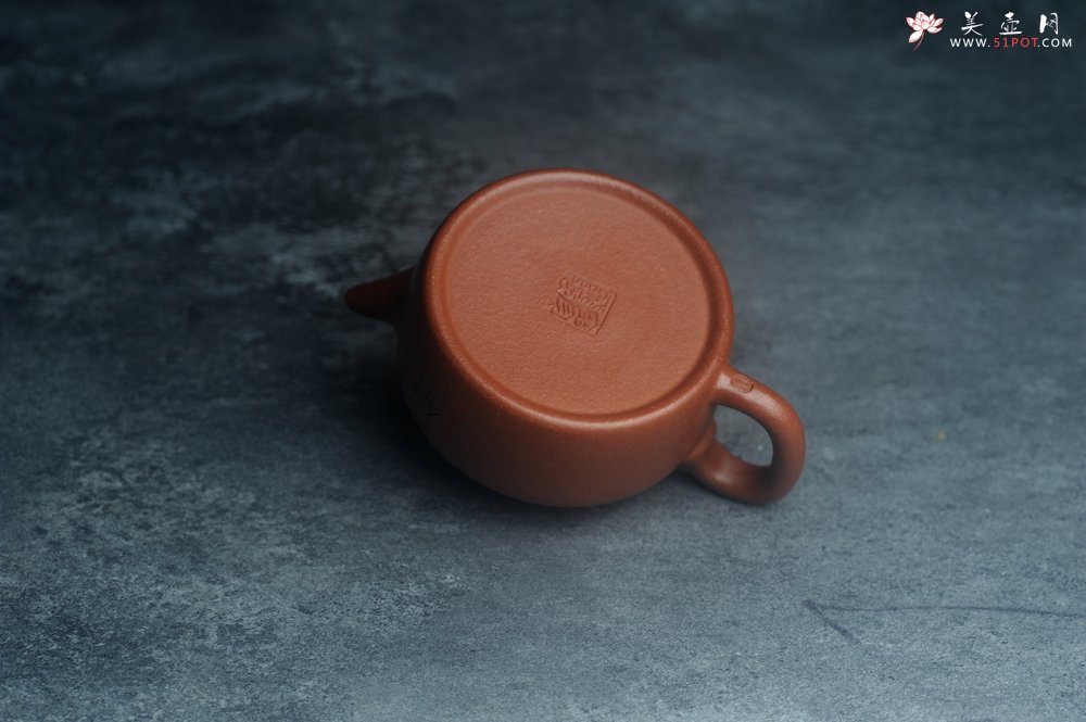 紫砂壶图片：美壶特惠 精致特好降坡泥德中壶 装饰人物特文气 - 美壶网