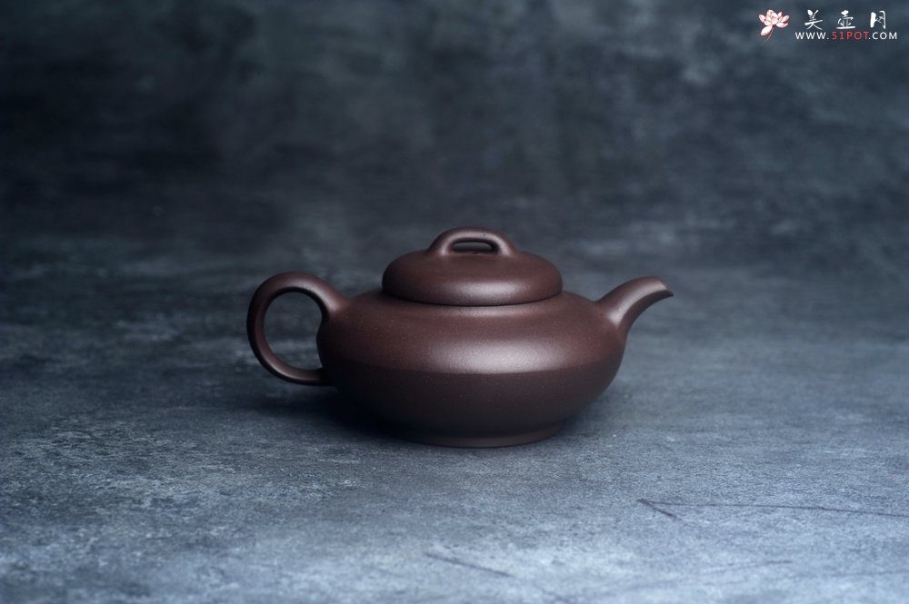 紫砂壶图片：美壶特惠 精致特好青灰泥桥钮合欢壶 茶人醉爱 - 美壶网
