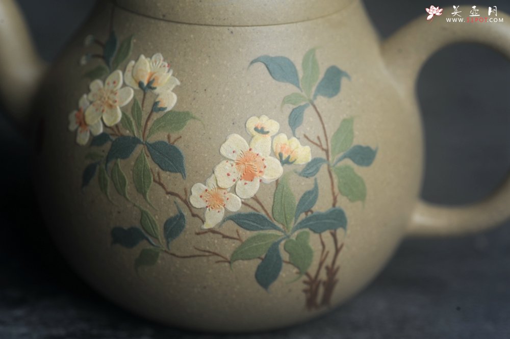 紫砂壶图片：美壶特惠优质本山绿泥泥绘玉簪花梨形 - 美壶网