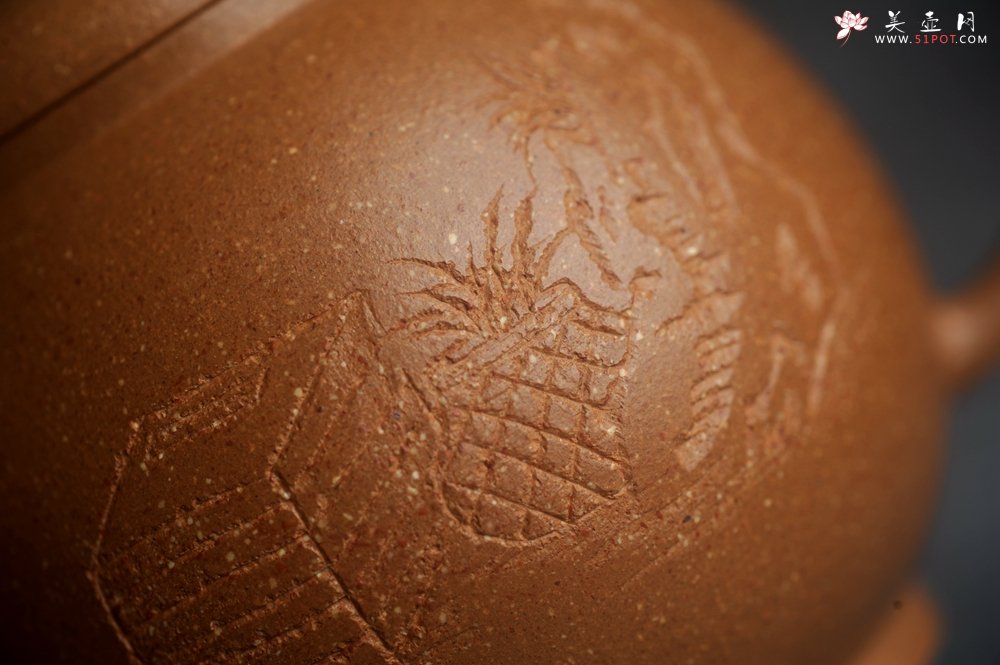 紫砂壶图片：美壶特惠 精致特好黄降坡泥高宫灯壶 装饰特文气 - 美壶网