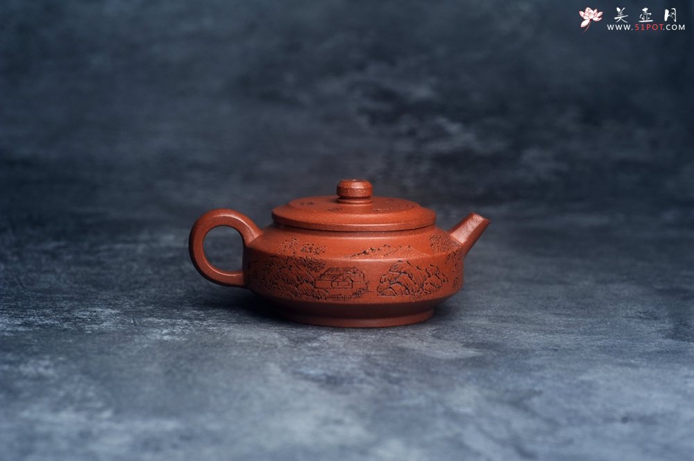 紫砂壶图片：美壶特惠 精致特好降坡泥周盘壶 装饰山水 特文气 - 美壶网