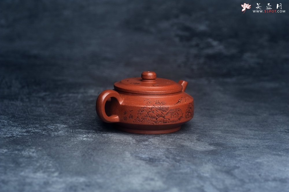 紫砂壶图片：美壶特惠 精致特好降坡泥周盘壶 装饰山水 特文气 - 美壶网